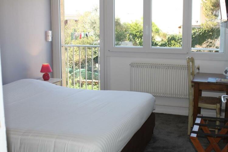 L'Hôtel du Midi à Salon-de-Provence dispose de 25 chambres confortables