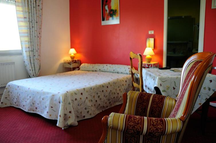 L'Hôtel du Midi à Salon-de-Provence dispose de 25 chambres confortables